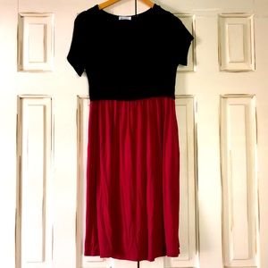 SMALL SHOW nursing / maternity-friendly dress size M
